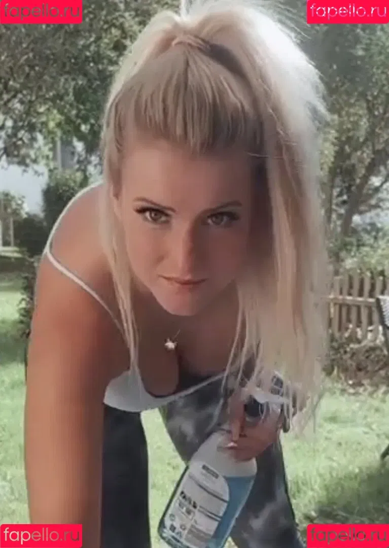 Stefanie Sutton Onlyfans Photo Gallery 