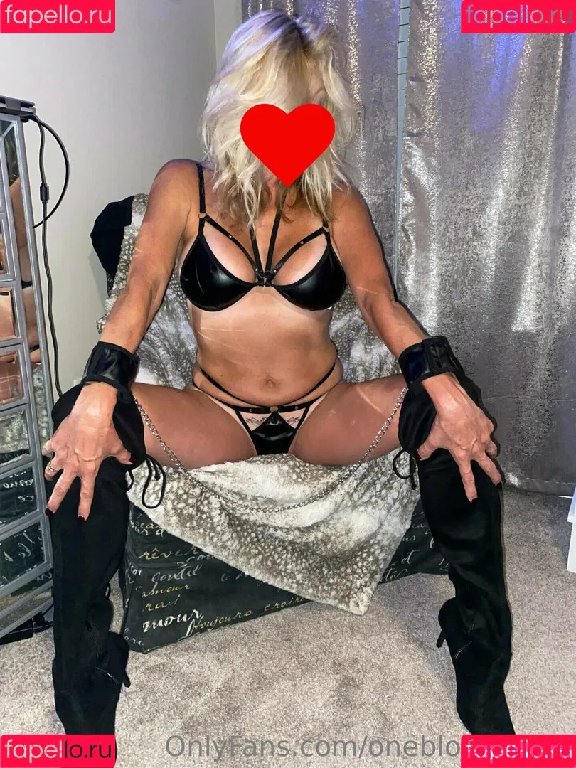 oneblondewife Onlyfans Photo Gallery 