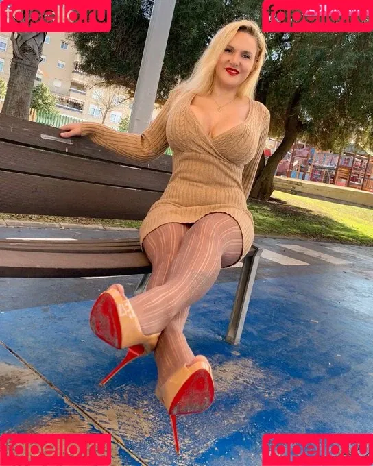 Dolly Fox Onlyfans Photo Gallery 