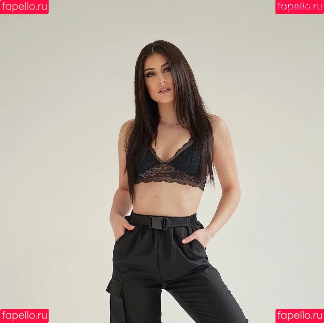 Lia Mitrou Onlyfans Photo Gallery 