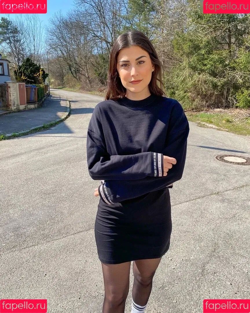 Lia Mitrou Onlyfans Photo Gallery 