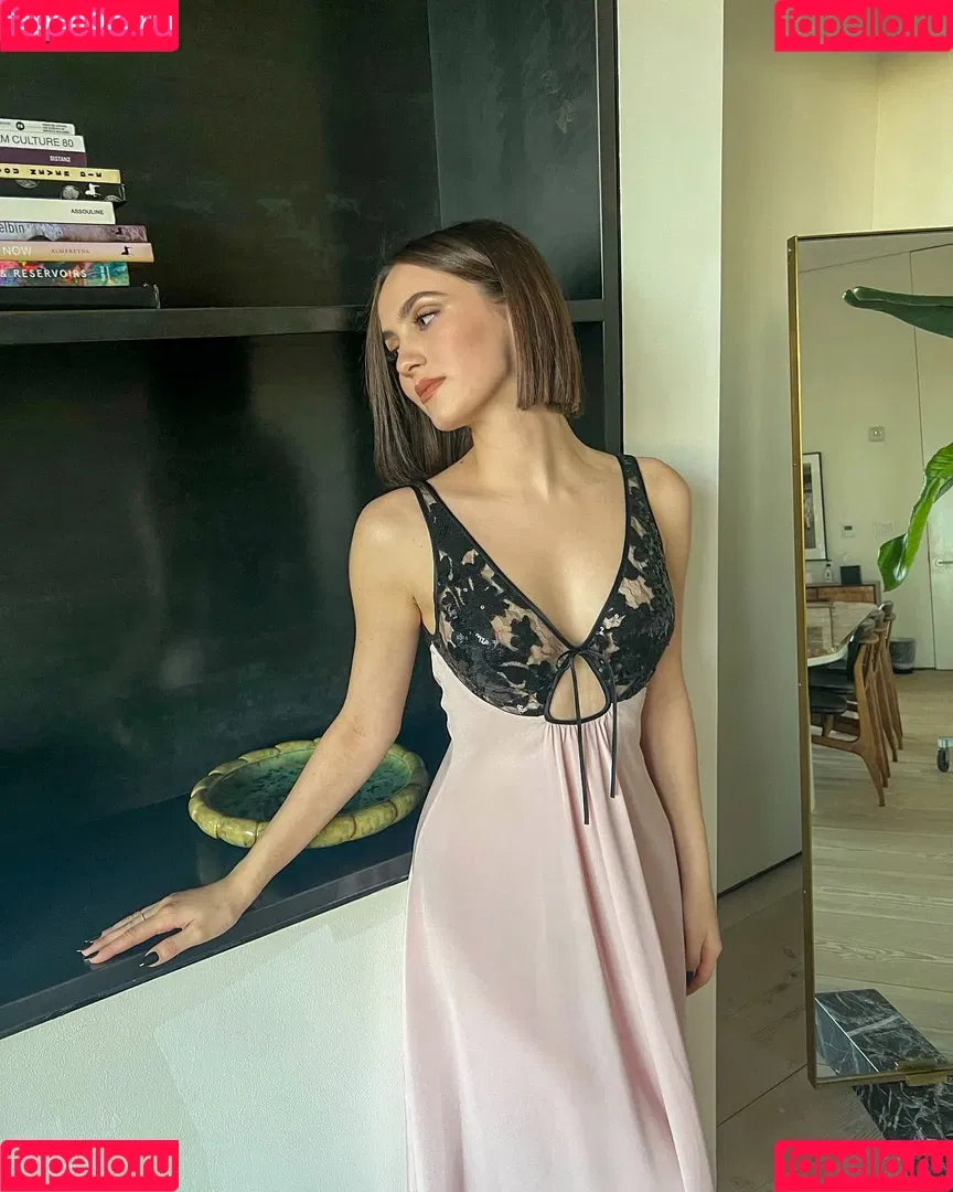 Maude Apatow Onlyfans Photo Gallery 
