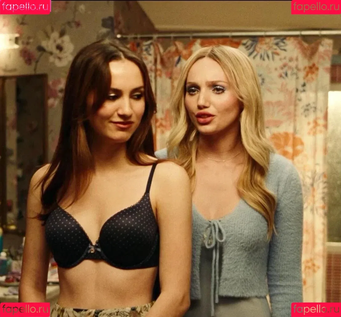 Maude Apatow Onlyfans Photo Gallery 