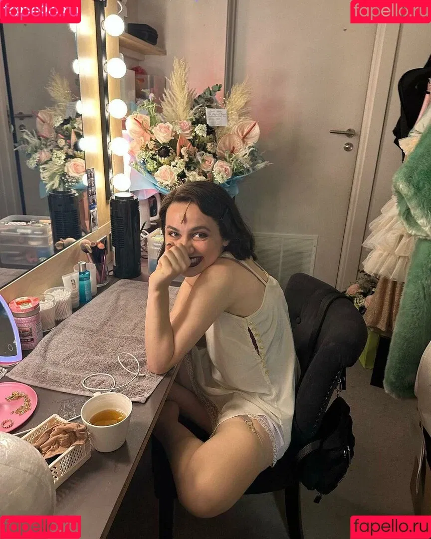 Maude Apatow Onlyfans Photo Gallery 