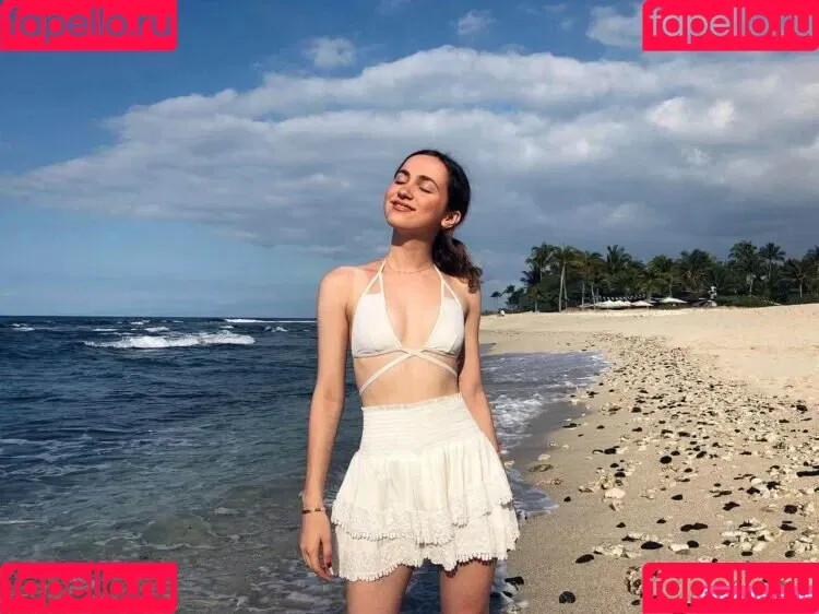 Maude Apatow Onlyfans Photo Gallery 
