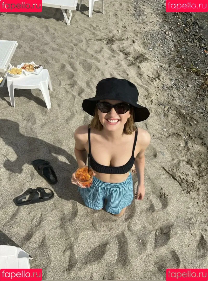 Maude Apatow Onlyfans Photo Gallery 