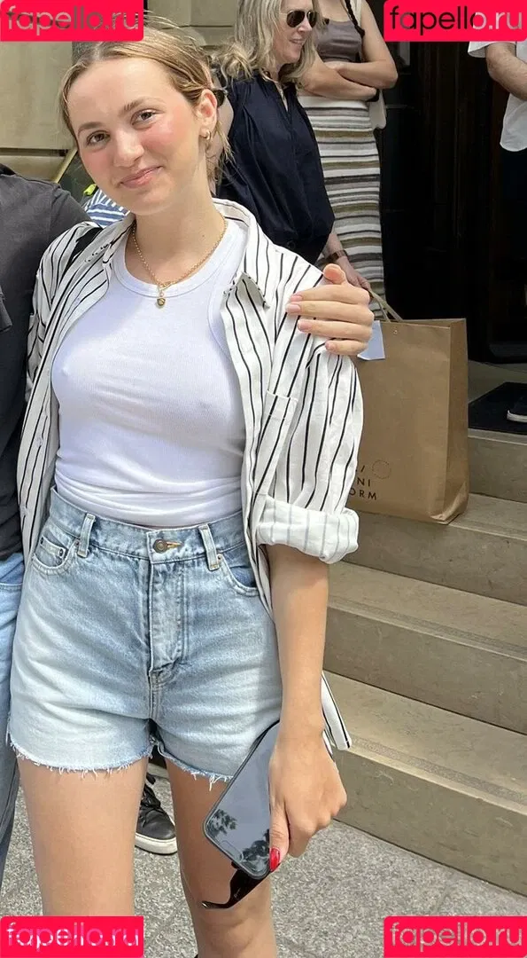 Maude Apatow Onlyfans Photo Gallery 