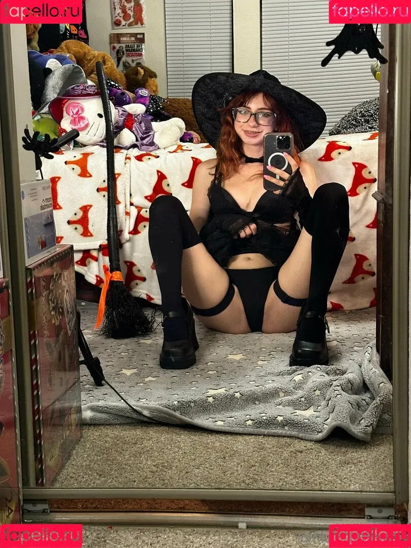 mari.m0nster Onlyfans Photo Gallery 