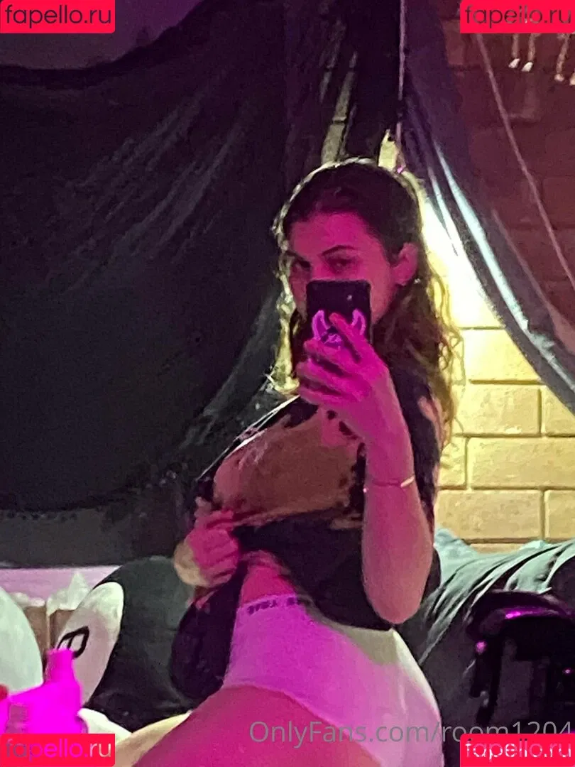 room1204 Onlyfans Photo Gallery 