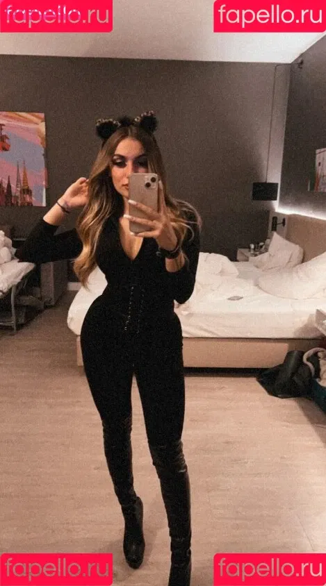 Alinahrndz Onlyfans Photo Gallery 