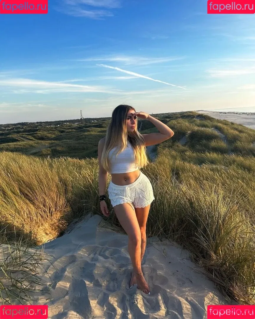 Alinahrndz Onlyfans Photo Gallery 