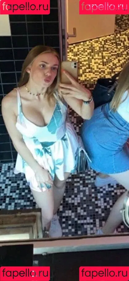 Alinahrndz Onlyfans Photo Gallery 