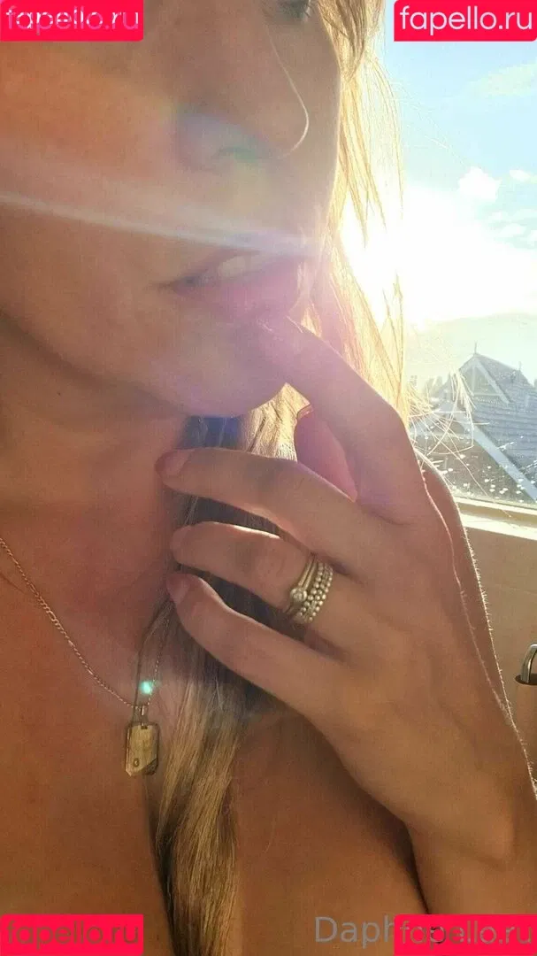 Daphne Laat Onlyfans Photo Gallery 