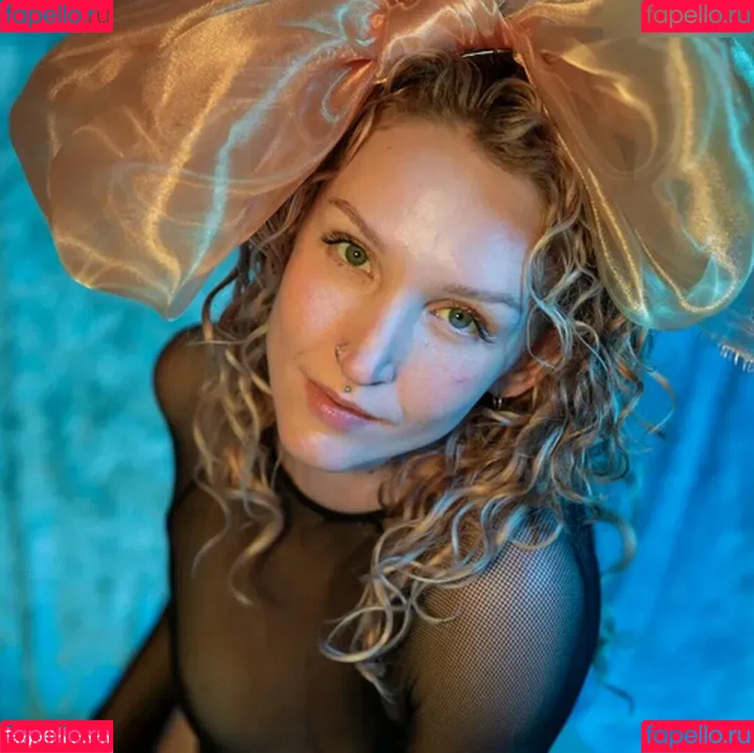 Serafina Sky Onlyfans Photo Gallery 
