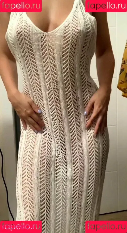 GoldenJulia Onlyfans Photo Gallery 