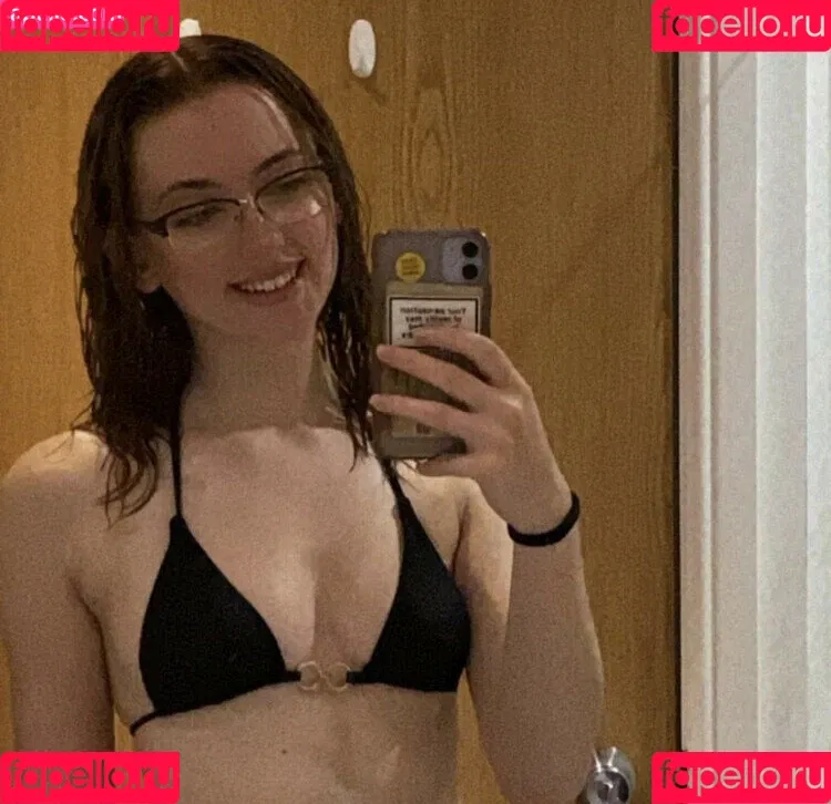 Em Cavell Onlyfans Photo Gallery 