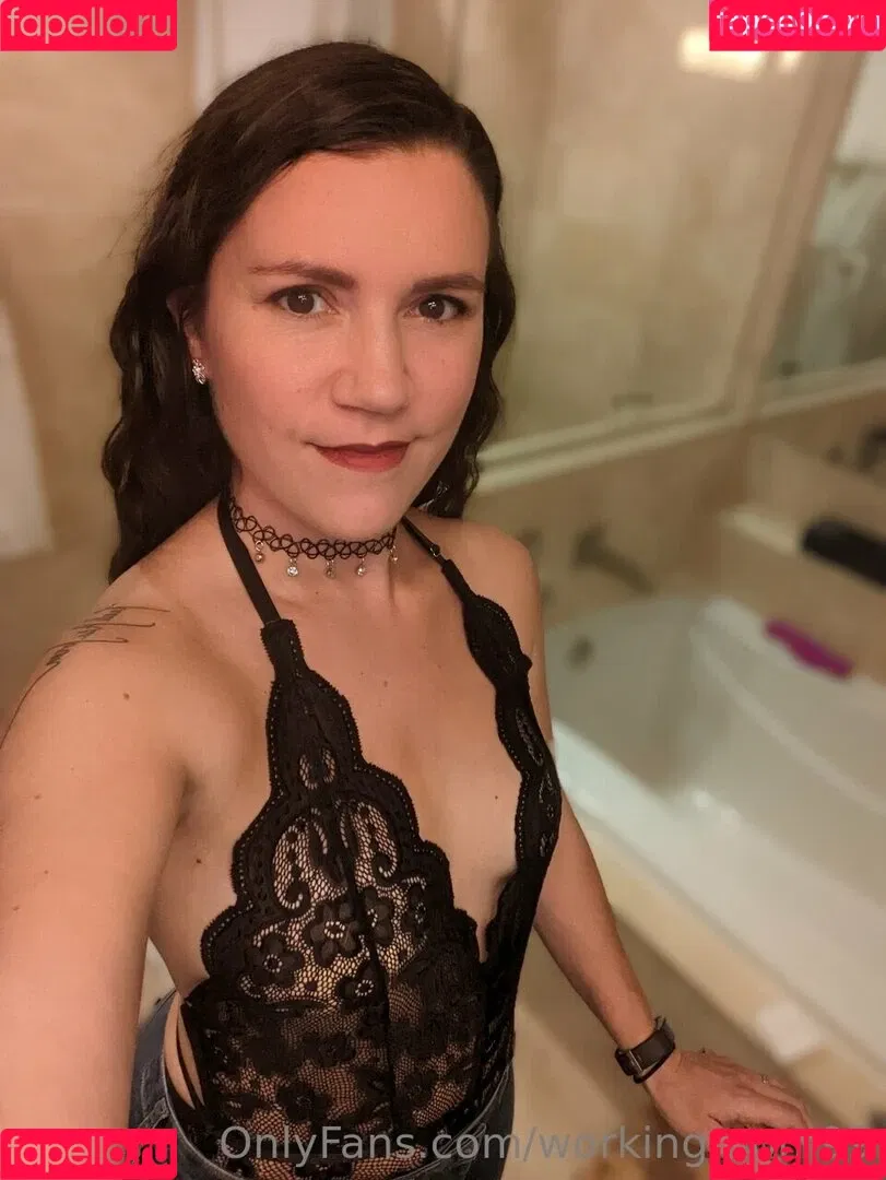 WorkingMom99 Onlyfans Photo Gallery 