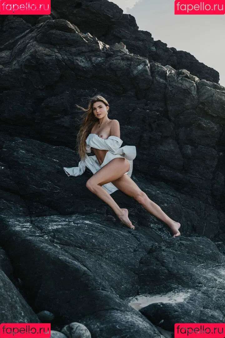 Sjana Elise Earp Onlyfans Photo Gallery 