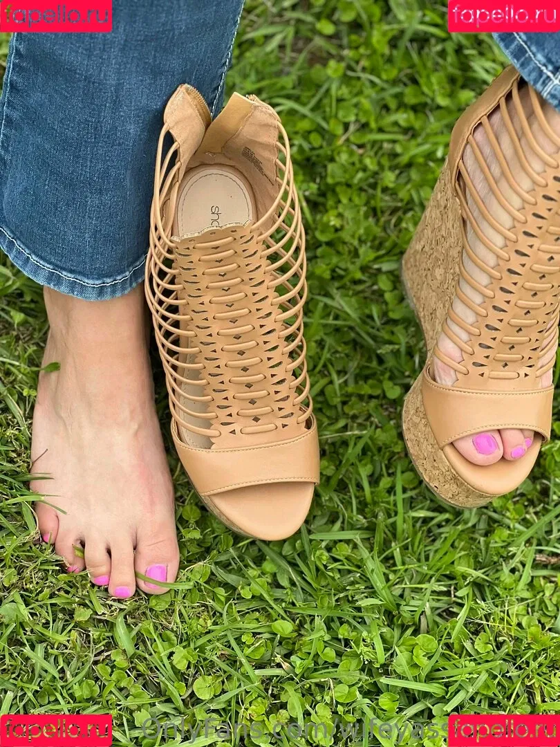 wifeyassandfeet Onlyfans Photo Gallery 
