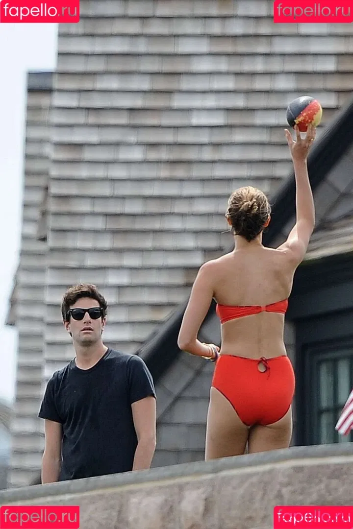 Karlie Kloss Onlyfans Photo Gallery 