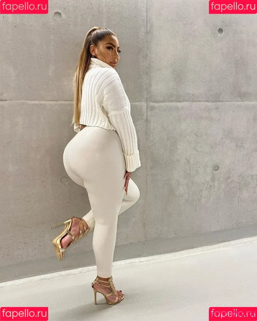Melina.Million Onlyfans Photo Gallery 