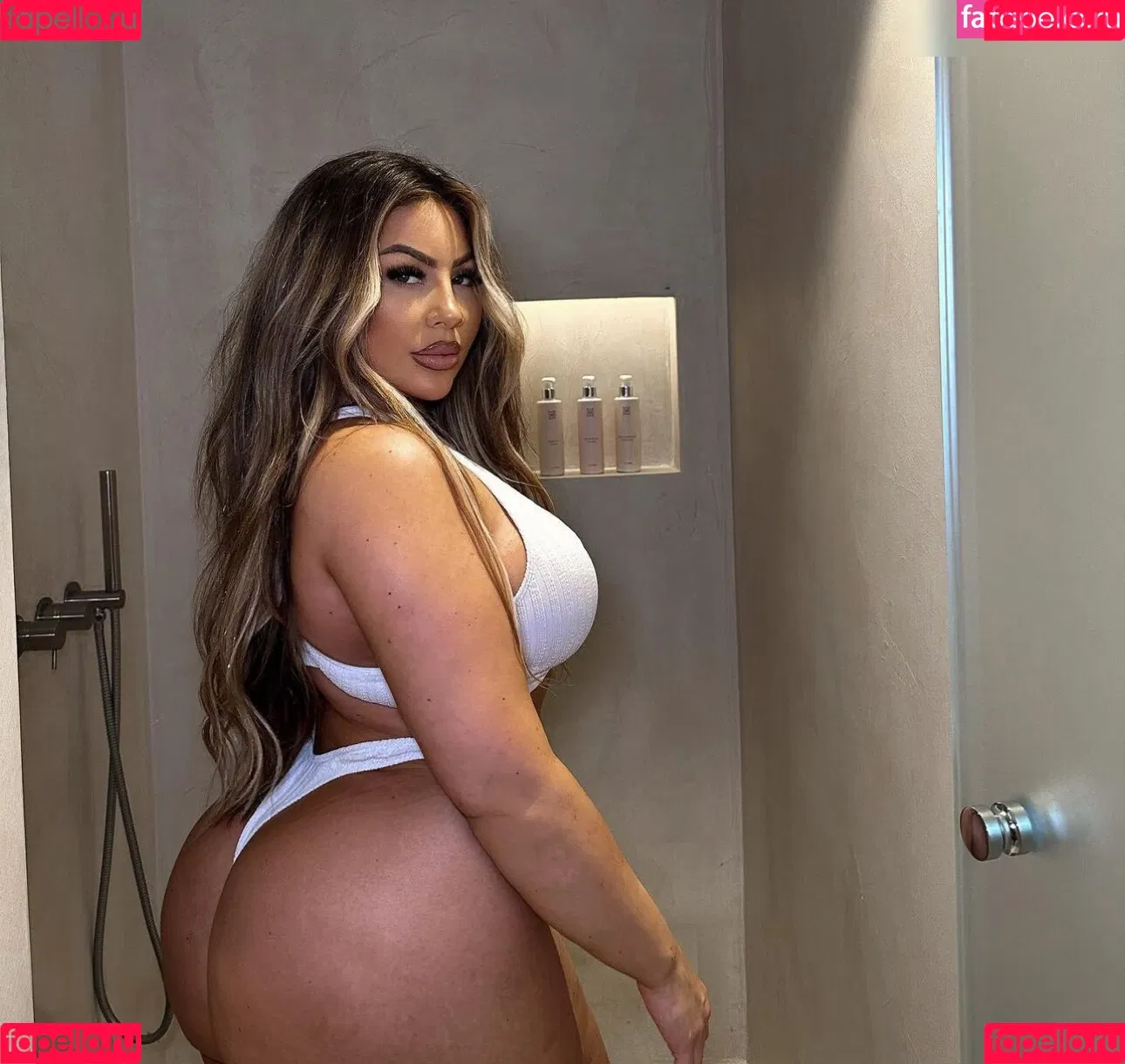 Melina.Million Onlyfans Photo Gallery 