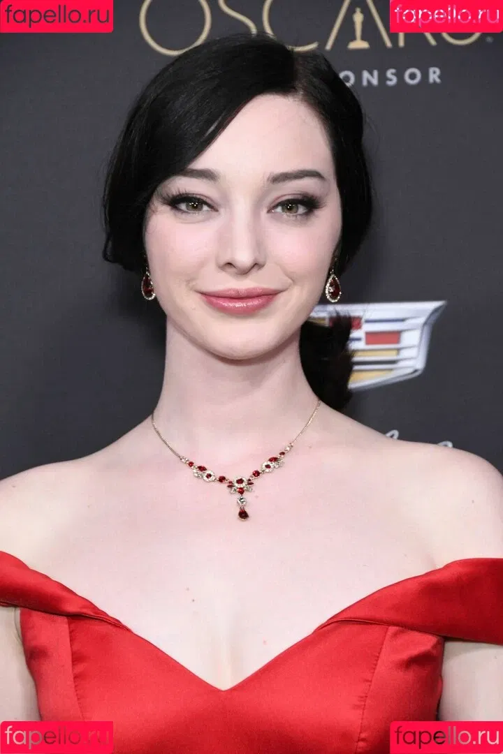 Emma Dumont Onlyfans Photo Gallery 