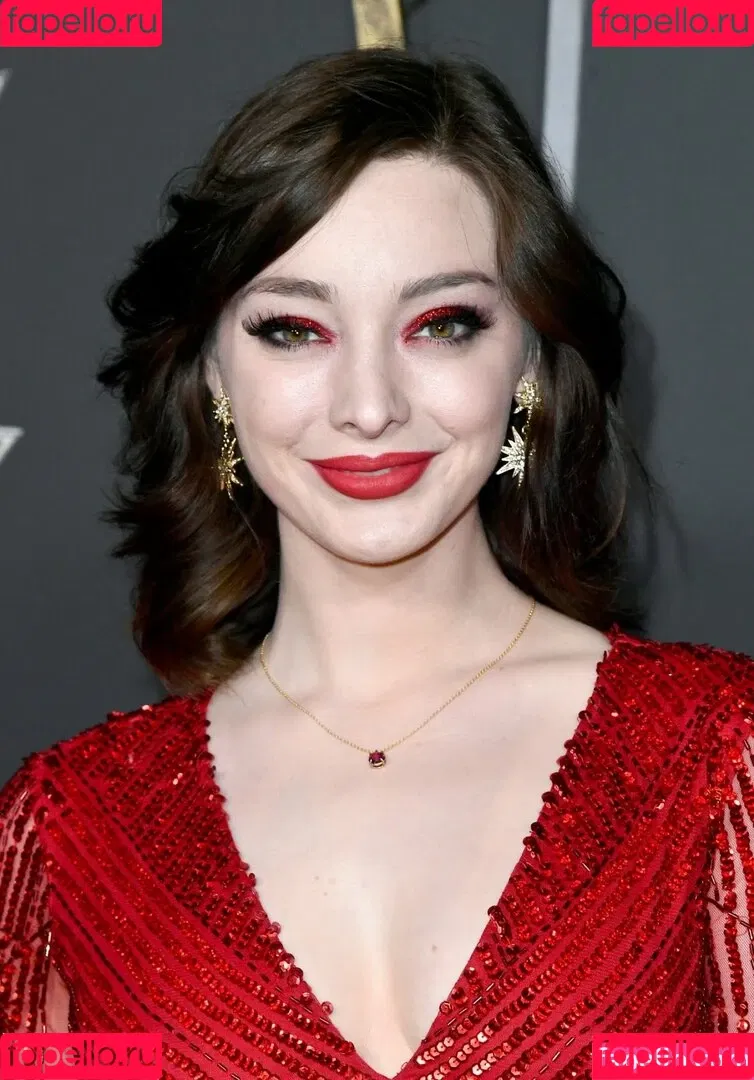 Emma Dumont Onlyfans Photo Gallery 