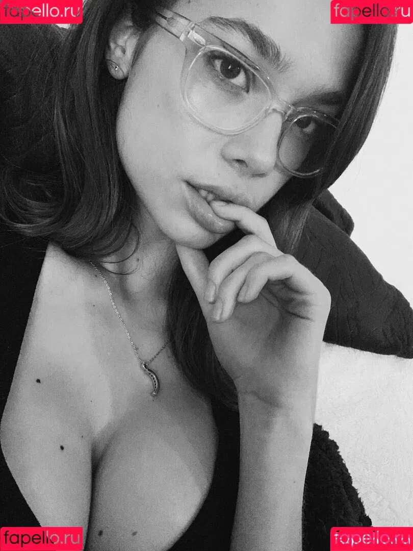 Michelle Ellyse Schlaman Onlyfans Photo Gallery 