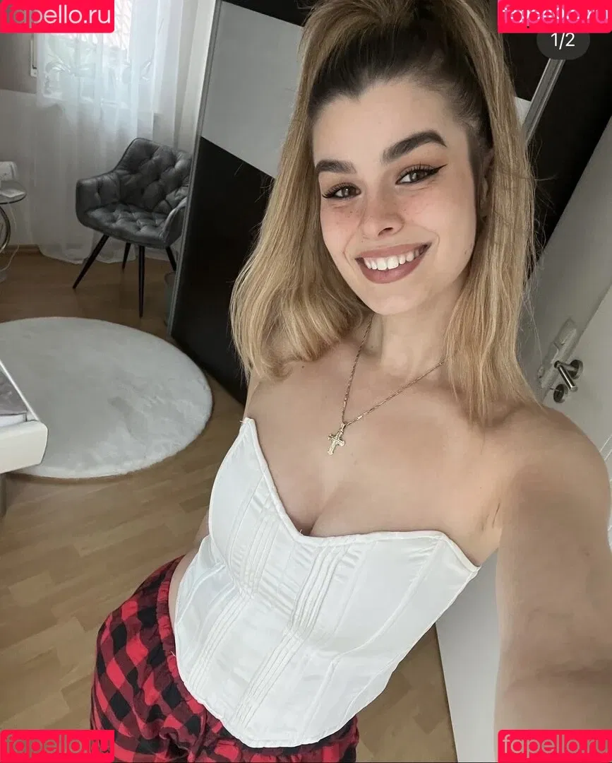 anna.gazanis Onlyfans Photo Gallery 