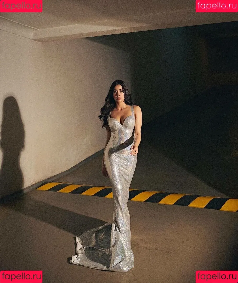 Janhvi Kapoor Onlyfans Photo Gallery 