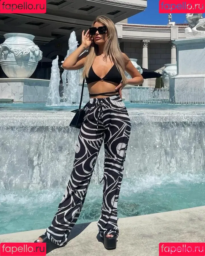 Nicole Farrell Onlyfans Photo Gallery 