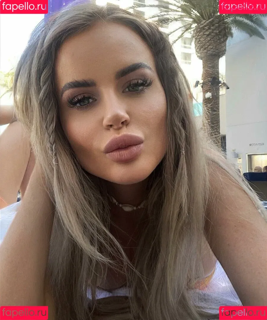 Nicole Farrell Onlyfans Photo Gallery 