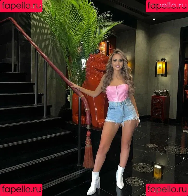 Nicole Farrell Onlyfans Photo Gallery 