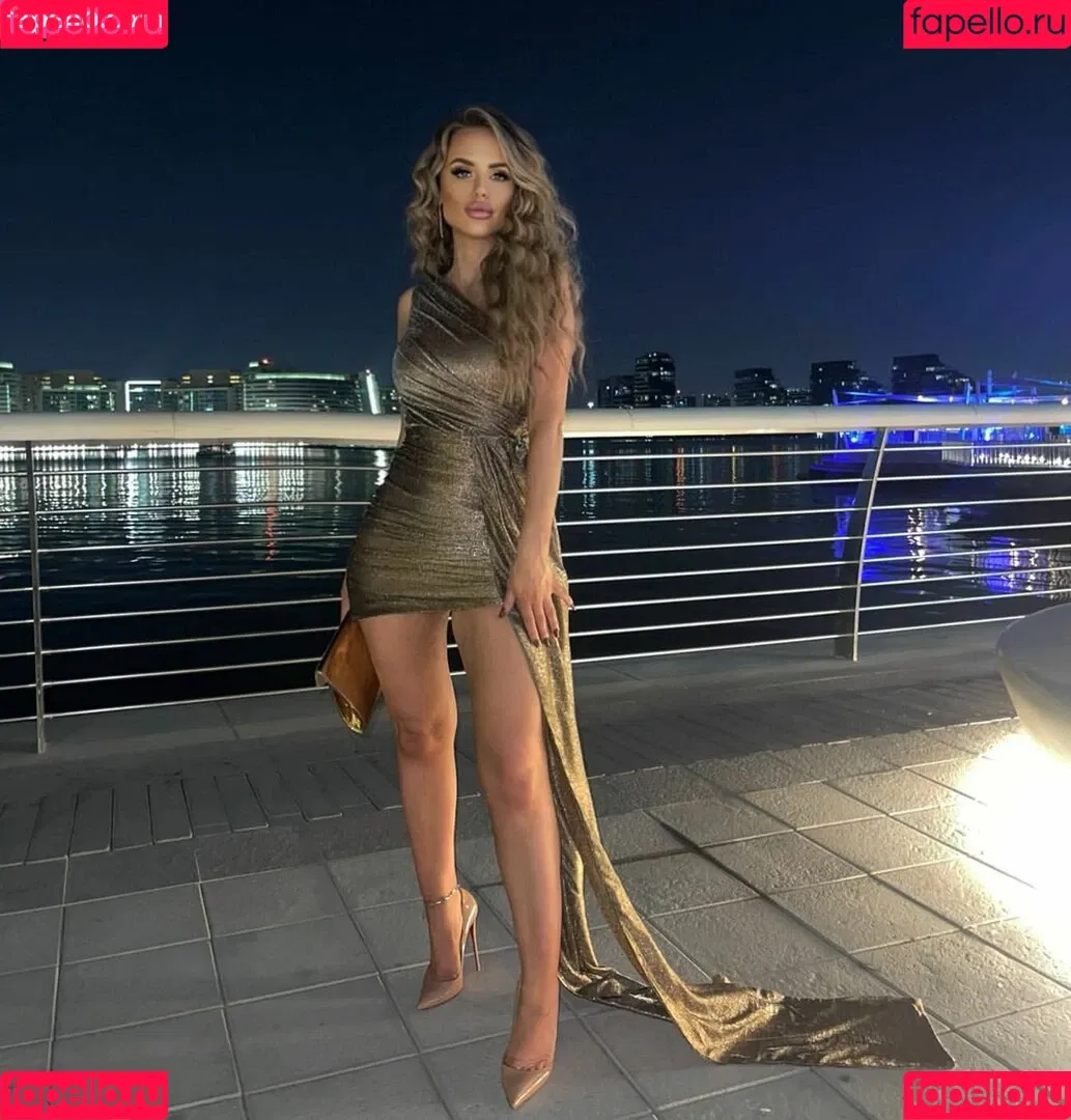 Nicole Farrell Onlyfans Photo Gallery 