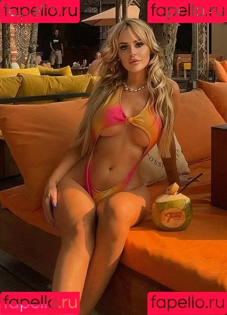 Nicole Farrell Onlyfans Photo Gallery 