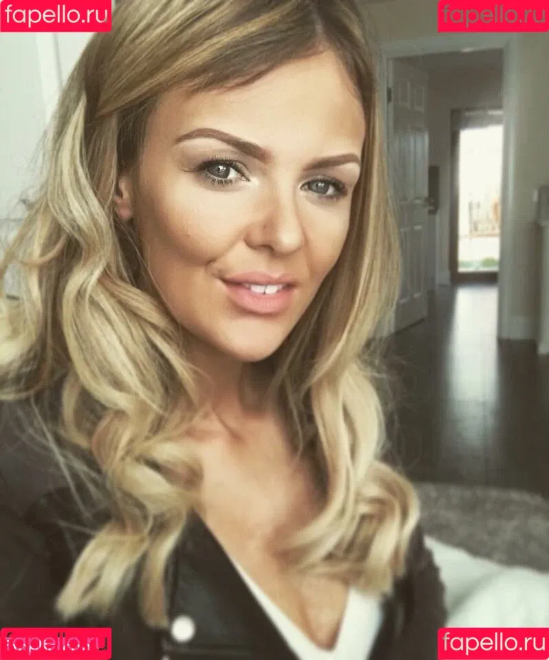 Nicole Farrell Onlyfans Photo Gallery 