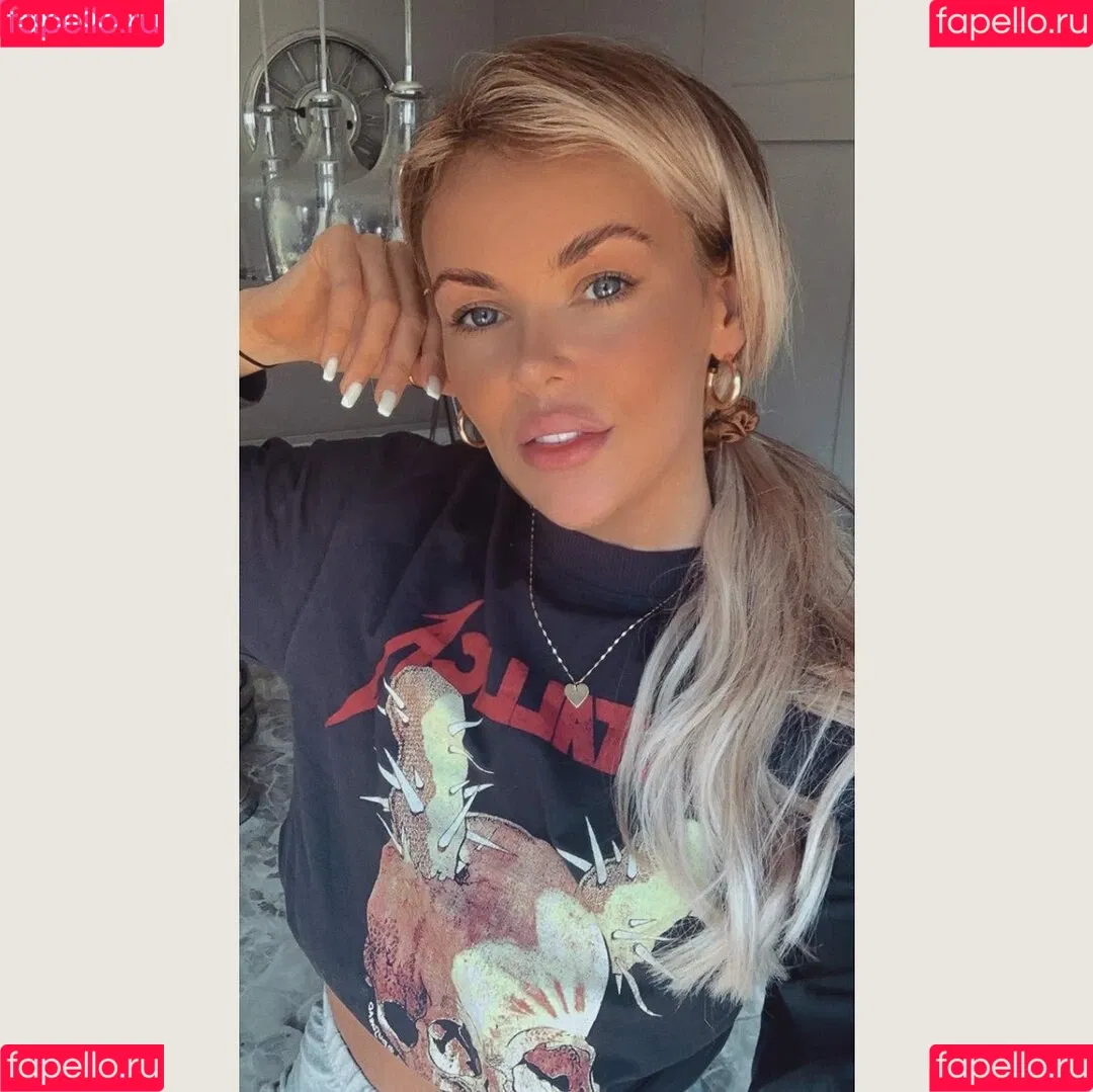 Nicole Farrell Onlyfans Photo Gallery 