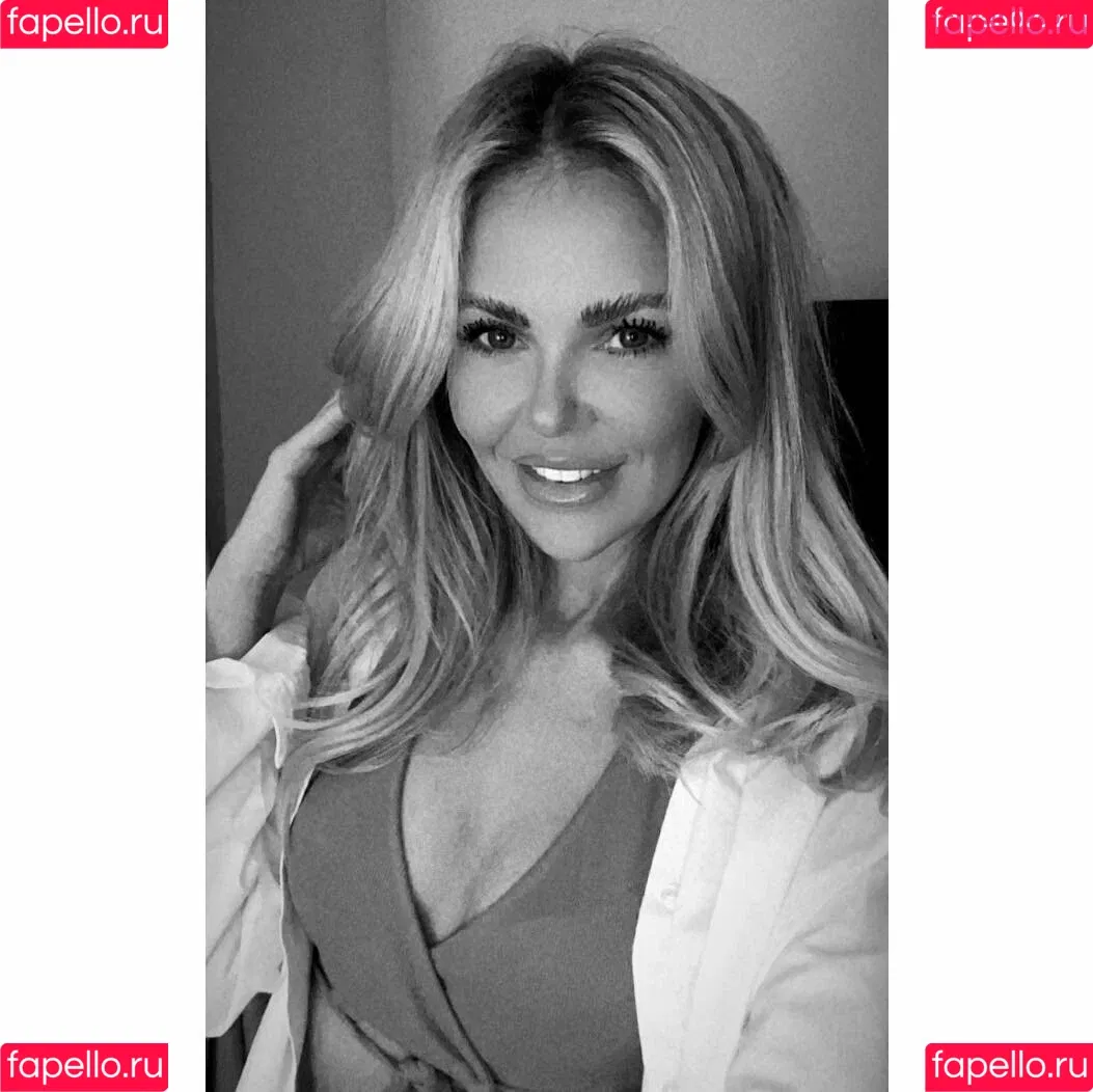 Nicole Farrell Onlyfans Photo Gallery 