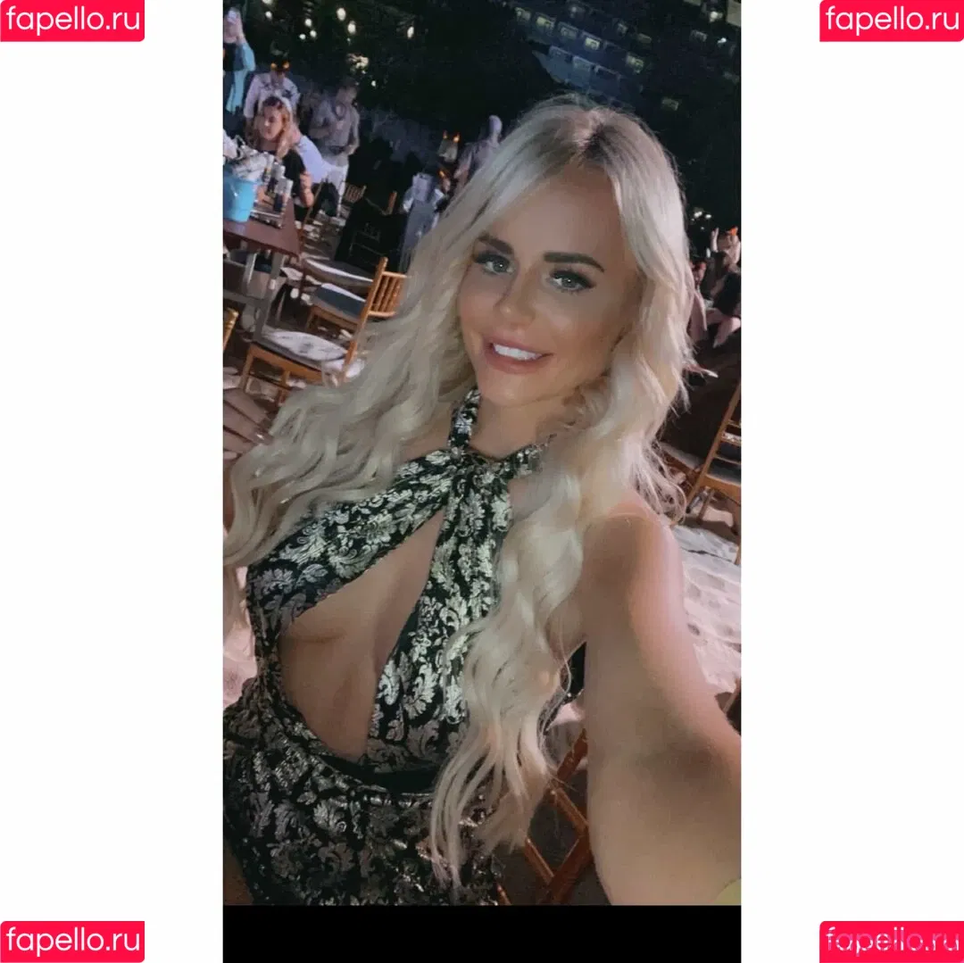 Nicole Farrell Onlyfans Photo Gallery 