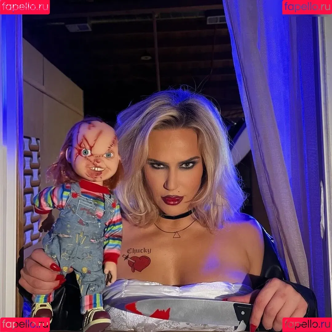 CJ Perry aka Lana Onlyfans Photo Gallery 