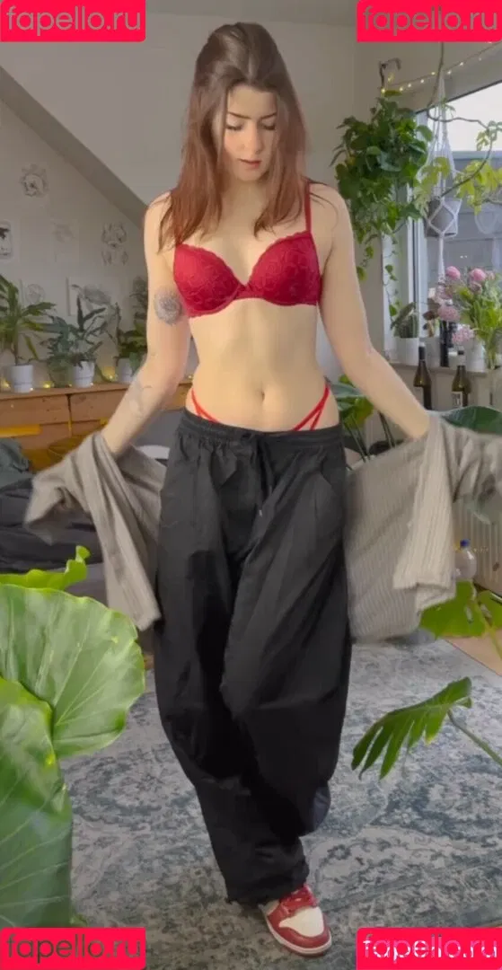 Leonie Busse Onlyfans Photo Gallery 