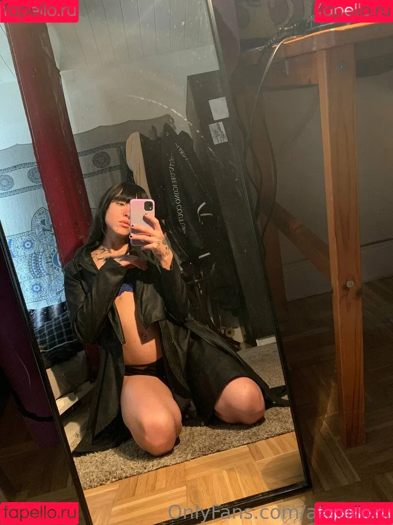 allyalden Onlyfans Photo Gallery 