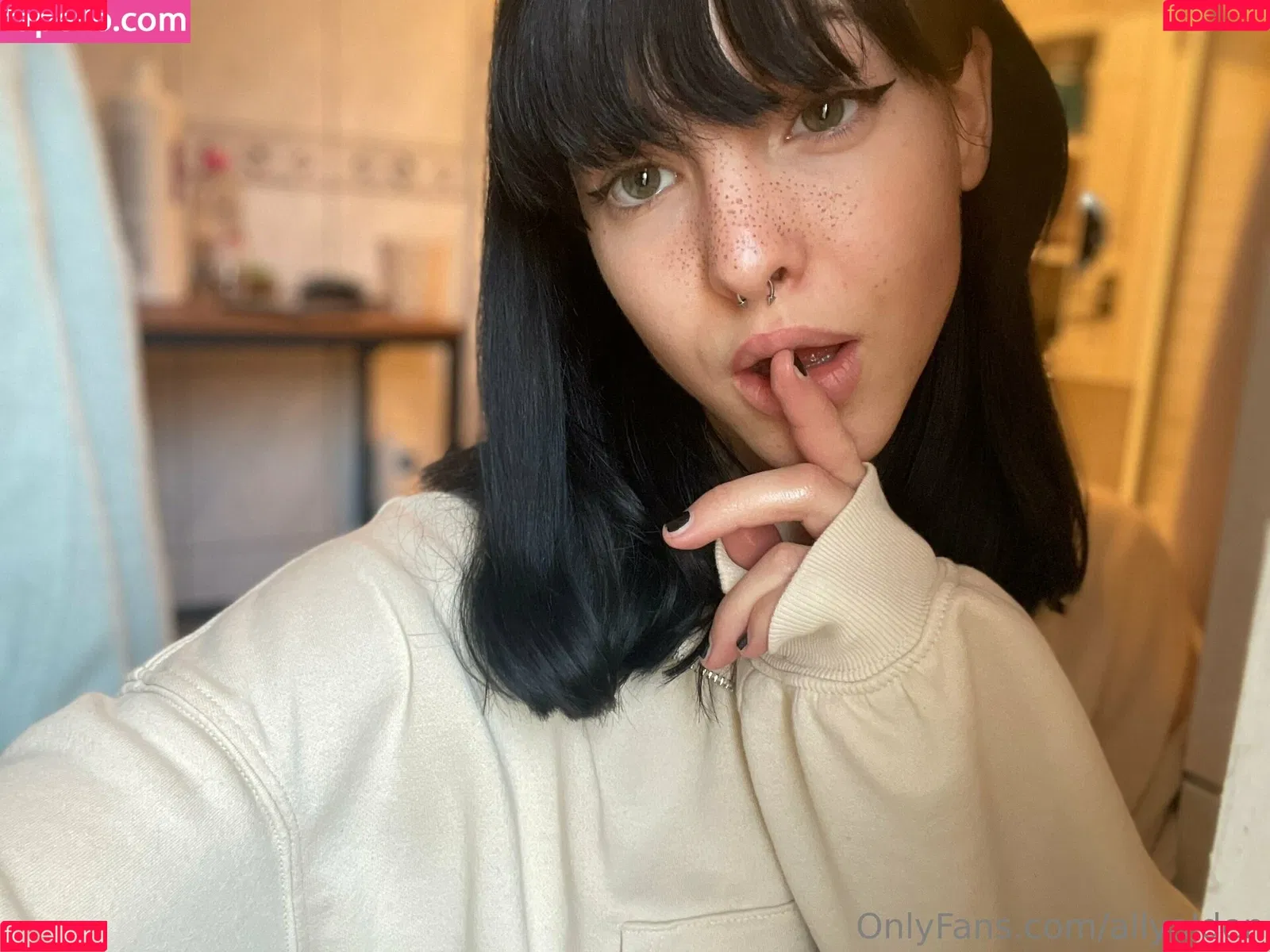 allyalden Onlyfans Photo Gallery 