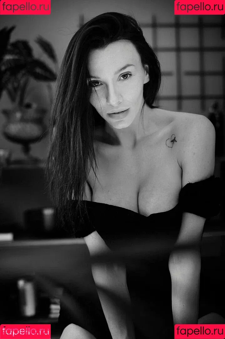 adelmorel Onlyfans Photo Gallery 