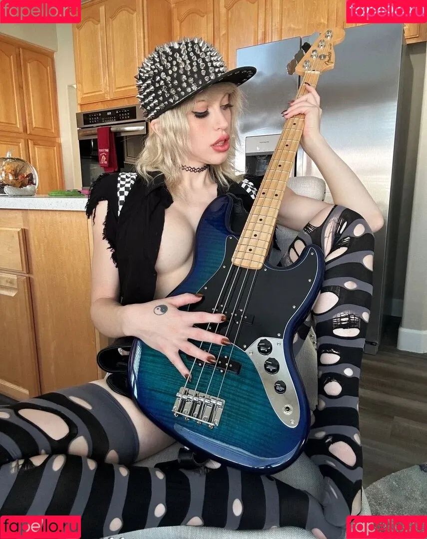 TsIzzyWilde Onlyfans Photo Gallery 