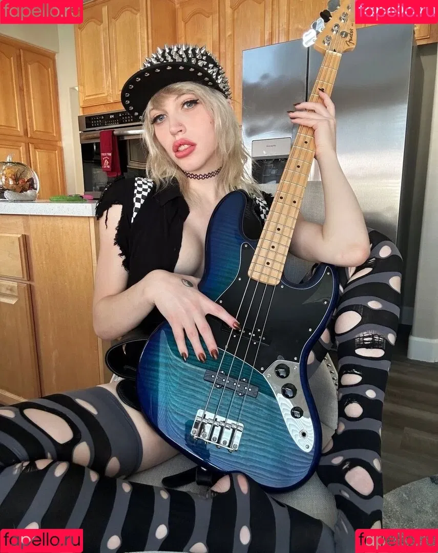 TsIzzyWilde Onlyfans Photo Gallery 