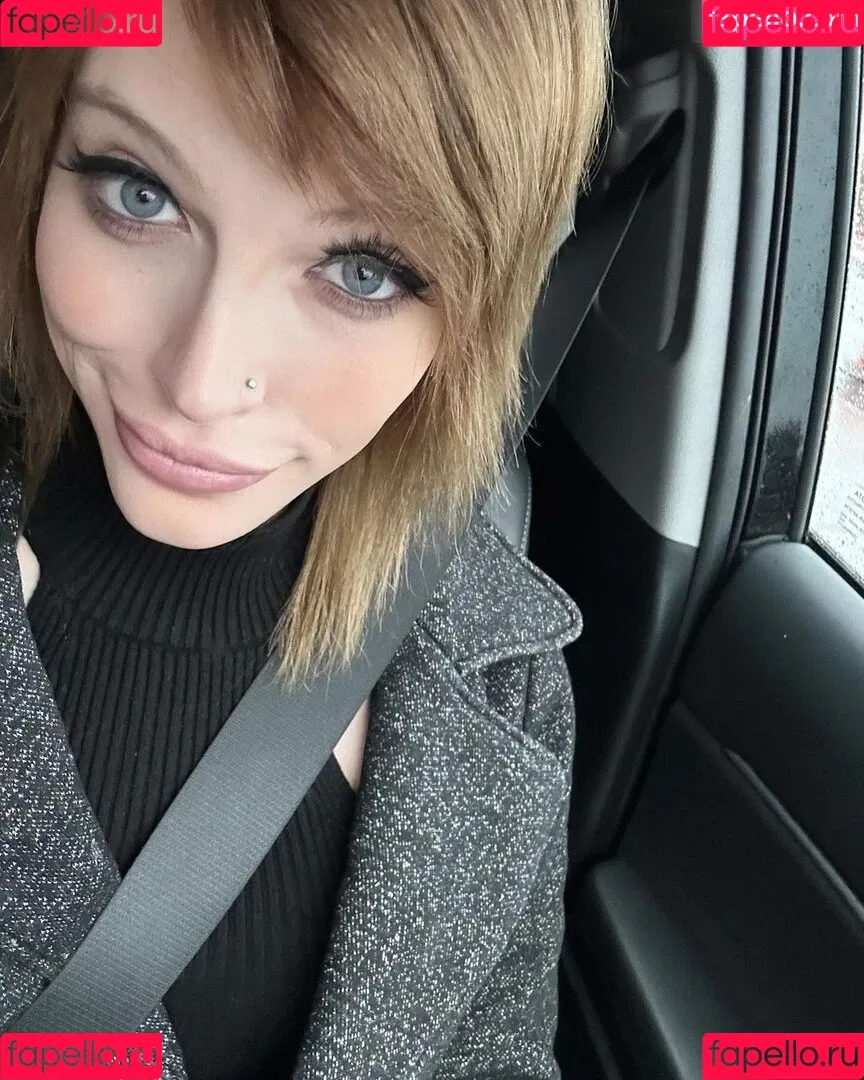 TsIzzyWilde Onlyfans Photo Gallery 