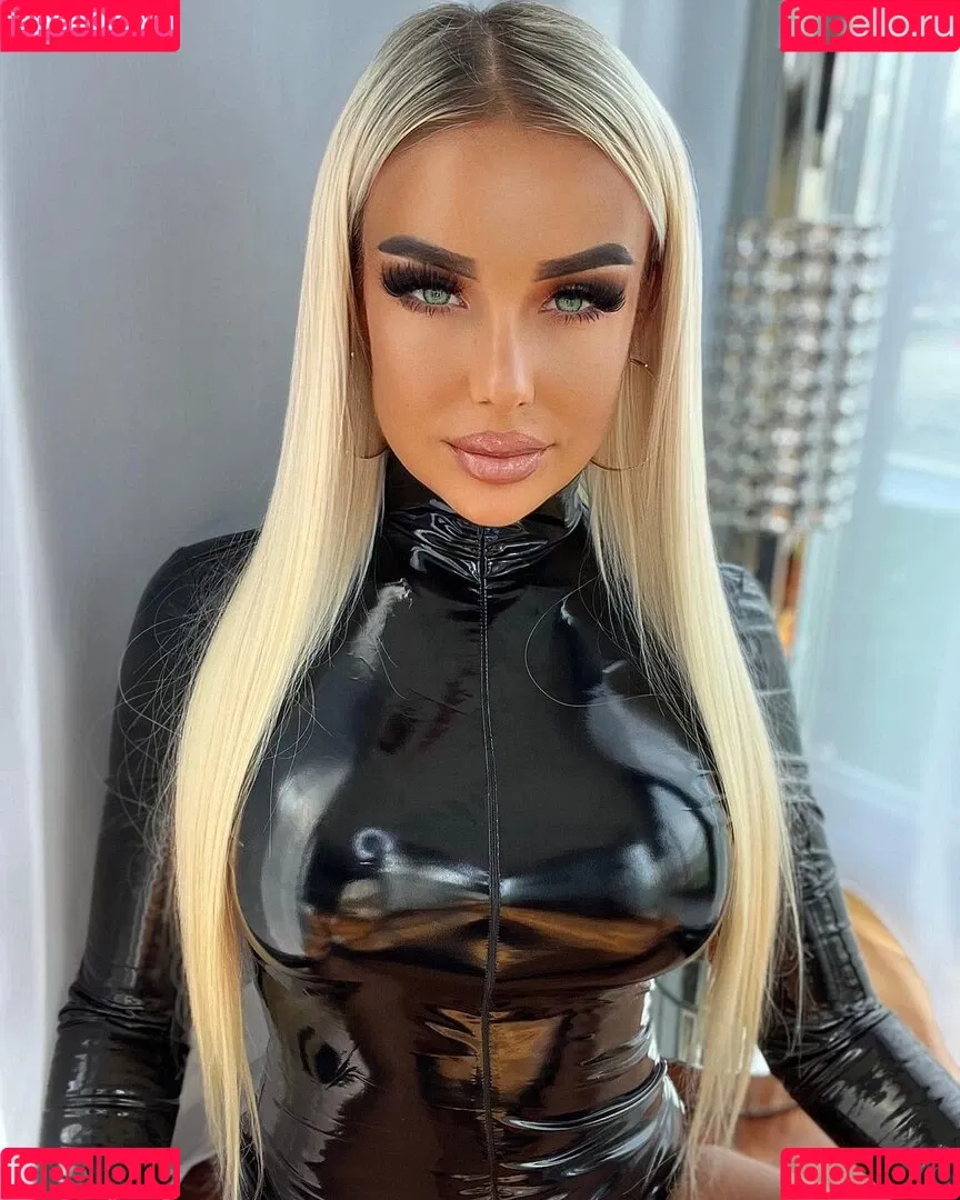Lucy Sea Onlyfans Photo Gallery 