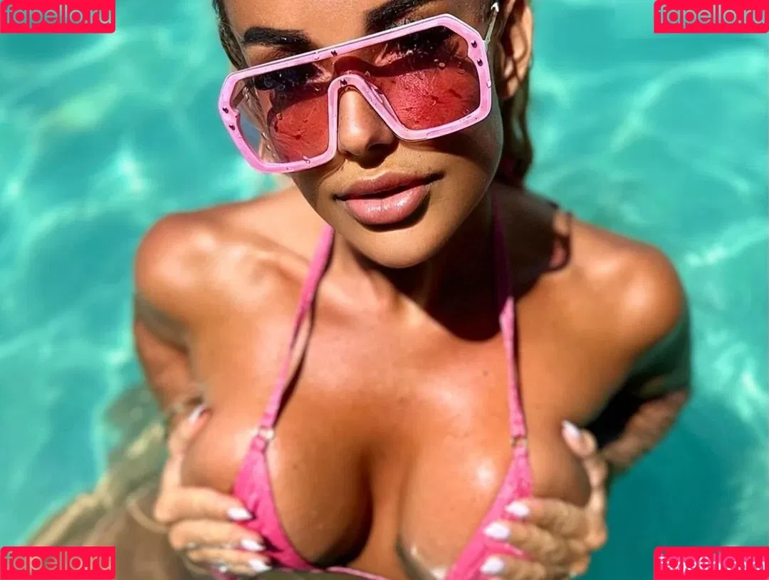 Lucy Sea Onlyfans Photo Gallery 
